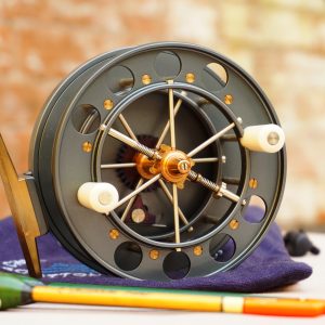 Chris Lythe 1915 Avon 4” x 1⅛" centre pin reel № 104.